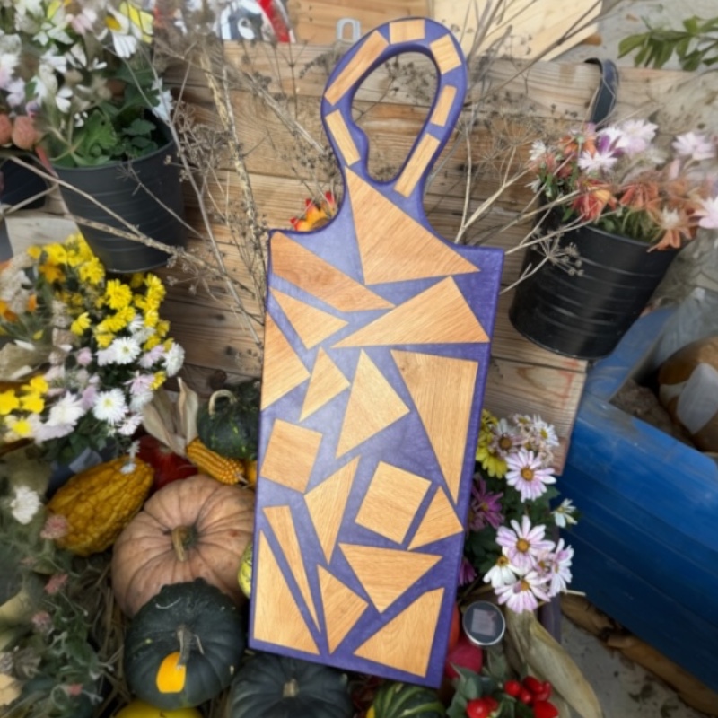 Designové prkénko s fialovou pryskyřicí