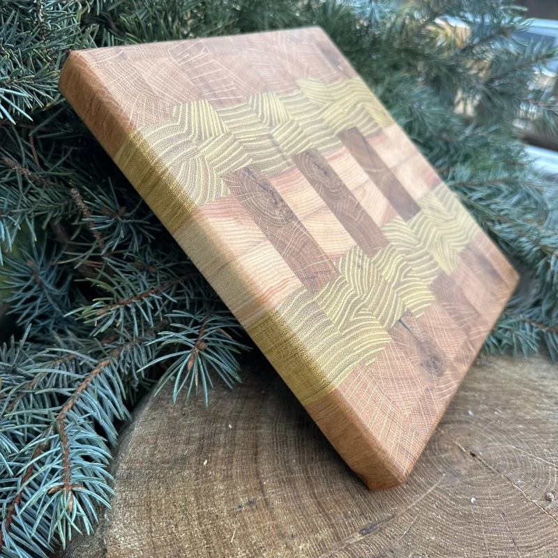 Čtvercové lepené prkénko z akátu