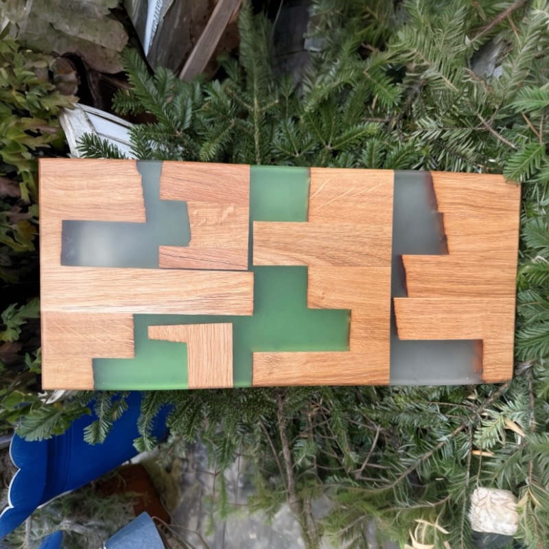 Designové prkénko se zeleným epoxidem
