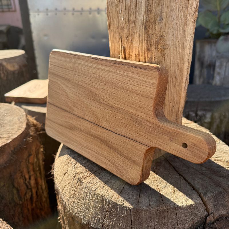 Dubové krájecí prkénko s rukojetí 