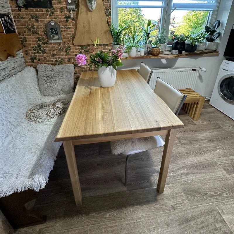 Dubový stůl celodřevěný