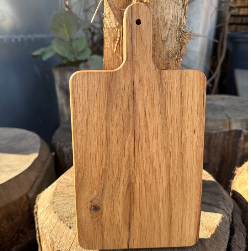 Dubové krájecí prkénko s rukojetí 