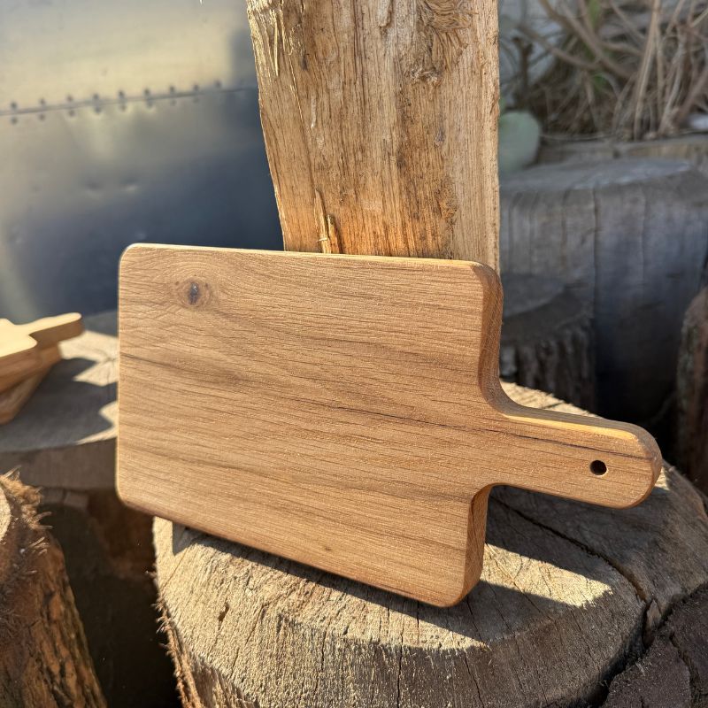 Dubové krájecí prkénko s rukojetí 