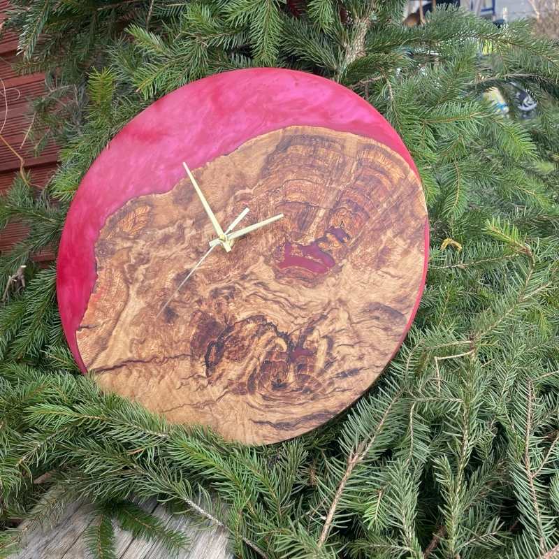 Rudý Horizont – designové epoxidové hodiny z masivu