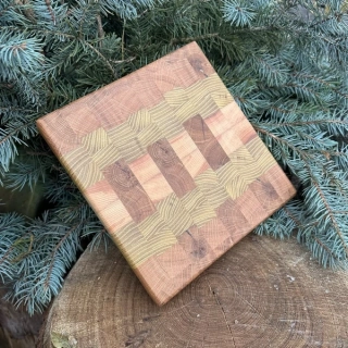 Čtvercové lepené prkénko z akátu